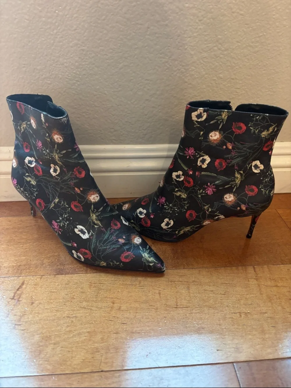 SCHUTZ Black Floral Pointed Toe Ankle Booties size 7.5